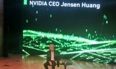 英伟达黄仁勋盛赞韩国存储芯片产业，建议该国加快构建AI基础设施