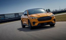 前福特CEO菲尔兹:美国“国补”停止后,电动车普及仍会稳步推进