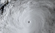 “风王”桦加沙完成眼墙置换变得更强:可能导致海水倒灌!