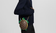 LV客服回应2.46万元乌龟包:比较热门 有收藏概念 !