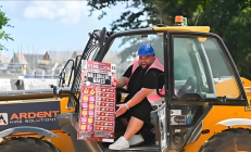 男子彩票中奖近千万果断辞职 :不分昼夜放纵 结果进了医院 !